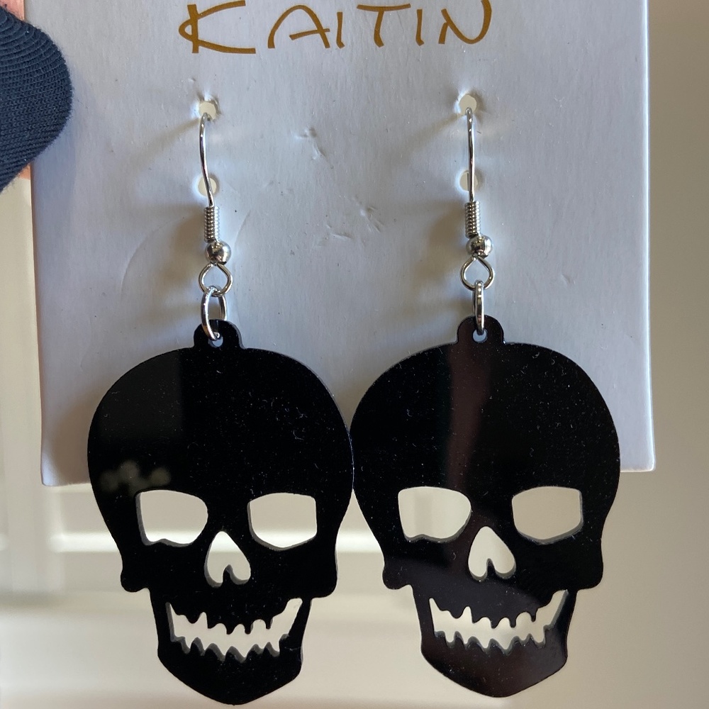 Black skull earrings